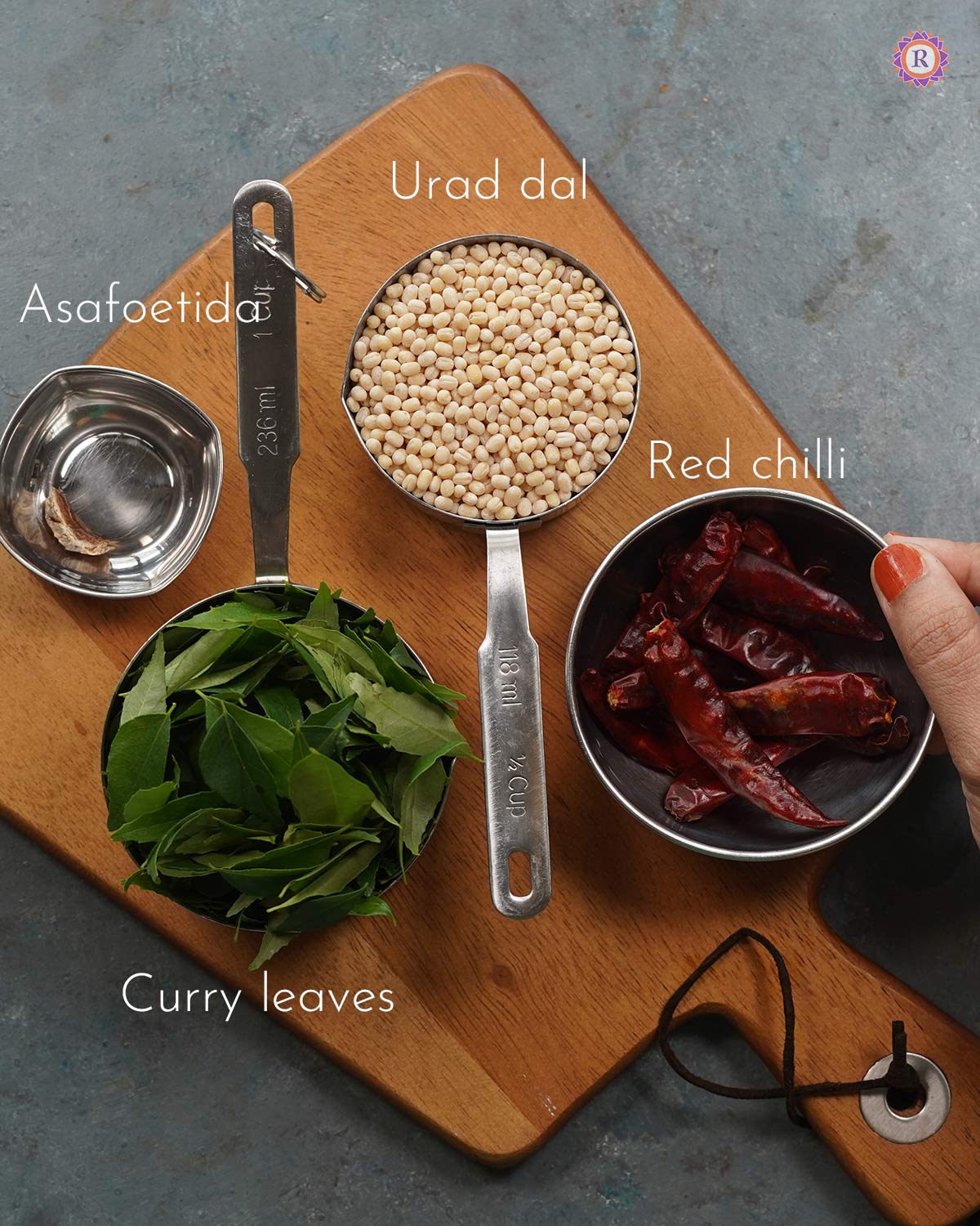 Karuvepilai-podi-ingerdients