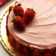 eggless-strawberry-cake