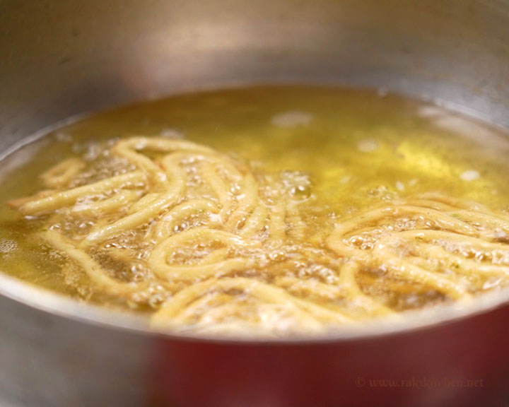 curd murukku frying 