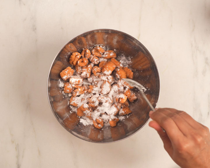 toss in sugar powder